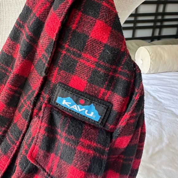 Kavu Black and Red plaid sling bag, NWOT - Picture 3 of 9